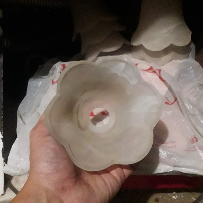 Продам плафони от люстры, на 14 цоколь.