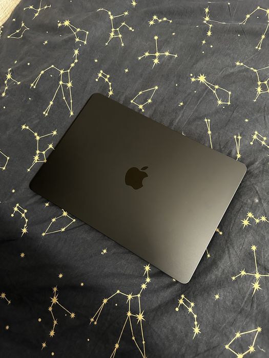 Macbook air M2 256gb в гаранция