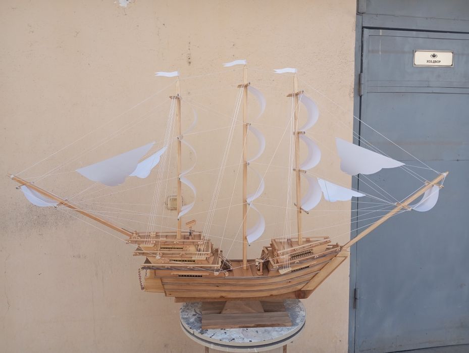Корабль ручной работы.