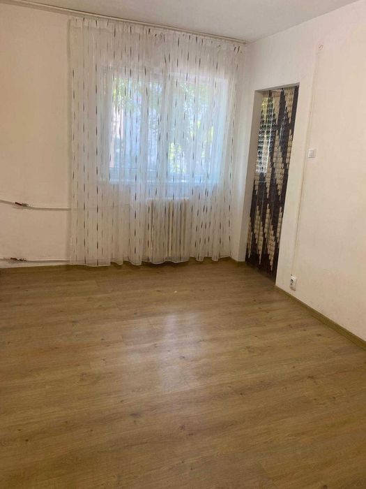Vand garsoniera str Podului la parter