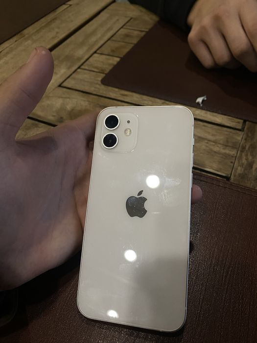 Iphone 12. 128 gb 80 %