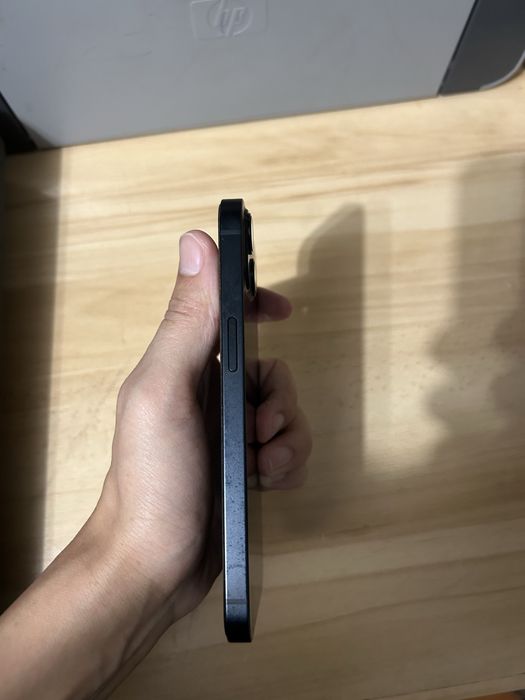 Продам Iphone 13