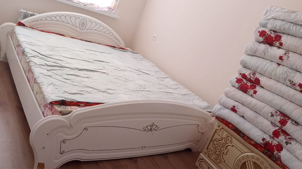 Спаьный диван для двух людей