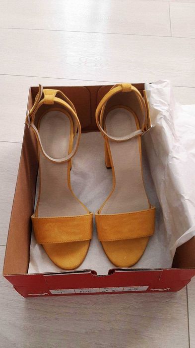 Sandale piele intoarsa 37,NOI, Dama, ambalaj original, marca Bratex