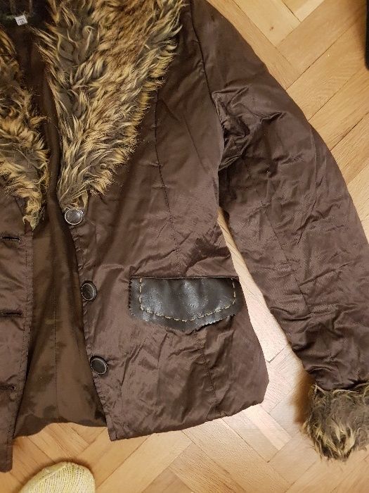 Продавам тъмно кафяво яке с пухена яка М