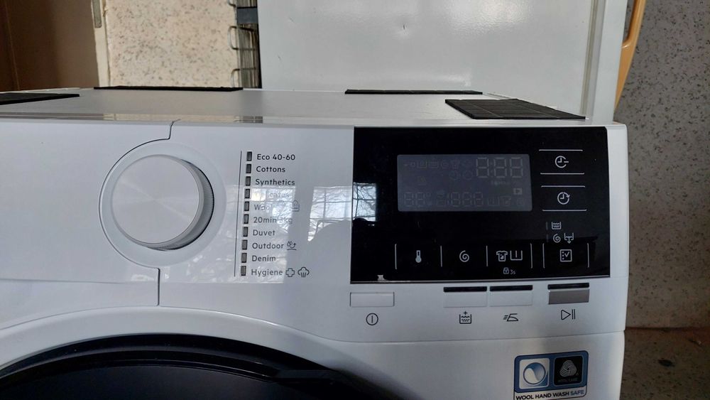 Пералня AEG LFR61 E844BE с гаранция