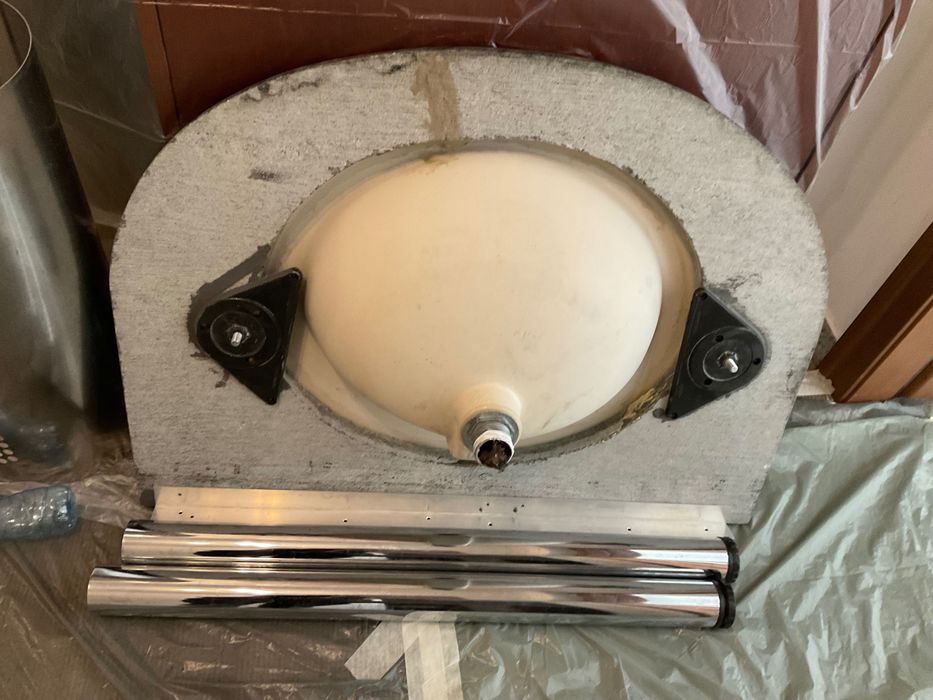 Параван, огледало и мивка за баня