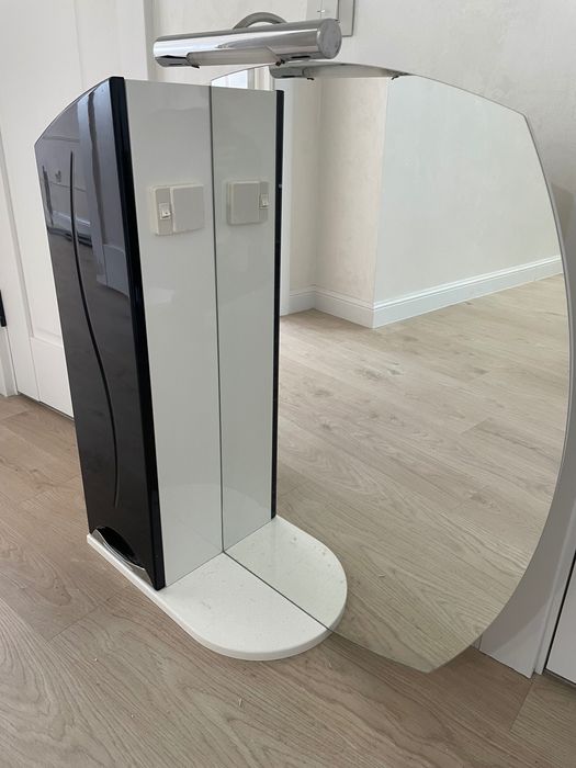 Зеркало с полкой в ванную