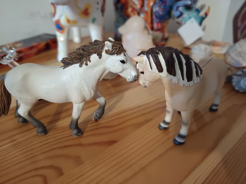 Две бройки статуетки на кончета