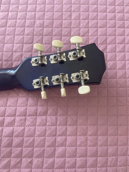 Гитара в хорошем состаяние