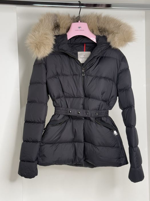 Продам куртку монклер новая