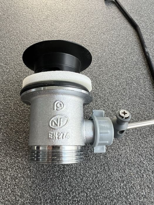 Клик-клак клапа сифон (за умивалник) Цвят черен мат (титаниево черно)