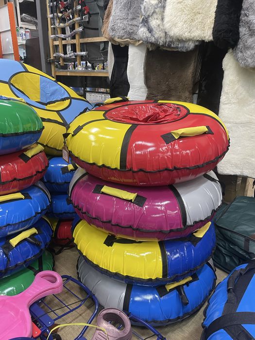 Зимние тюбинги, ватрушки, санки