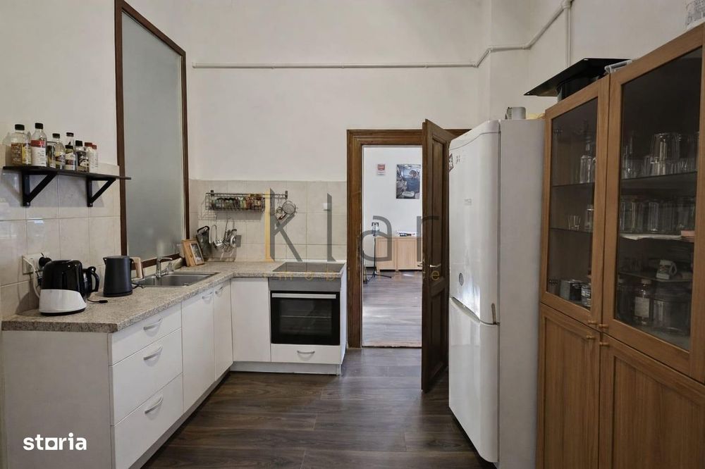 Apartament spatios cu 4 camere in inima orasului