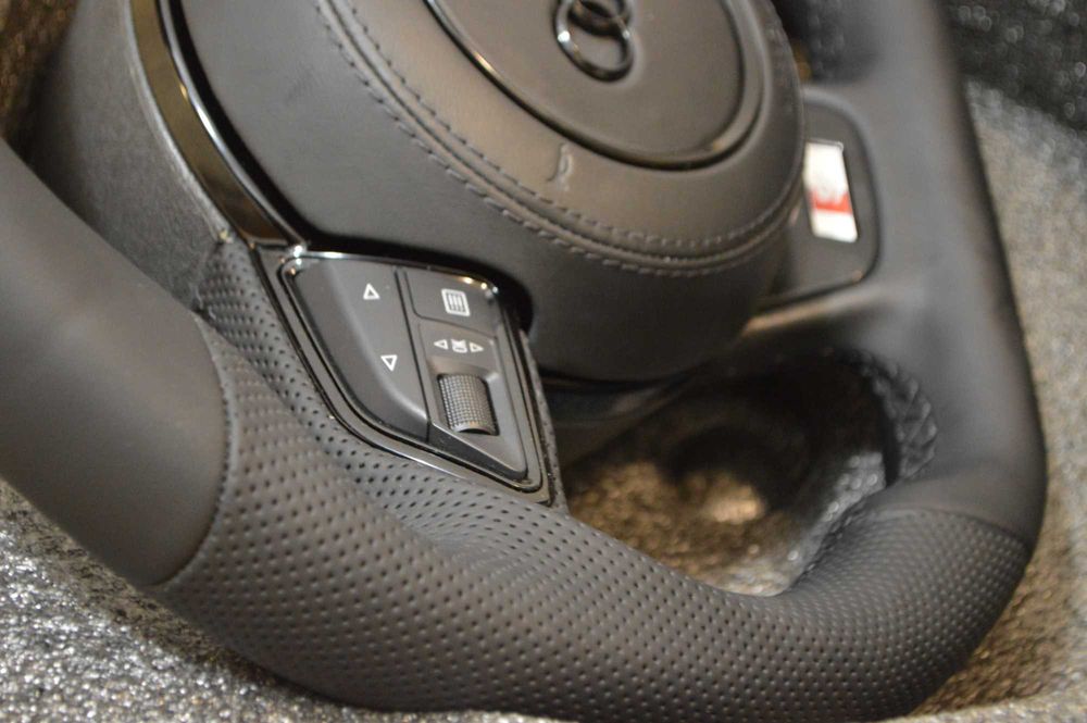 Volan Audi Teșit S-Line Audi A1 A3 A4 A5 A6 A7 A8 R8 Q3 Q5 Q7 TT Piele Nappa + Perforată, Padele și Airbag