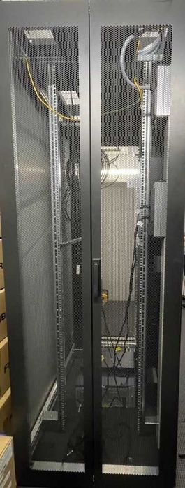 Server rack tip dulap Schneider Electric / APC NetShelter