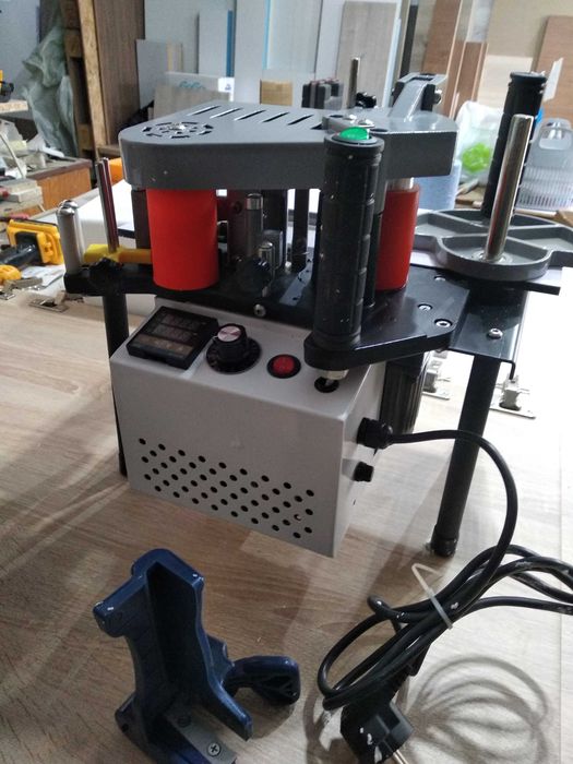 Криволинейно кантираща машина