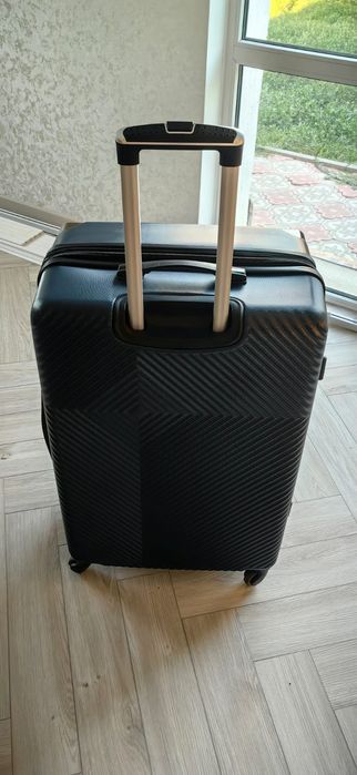 Продам чемоданы большого размера