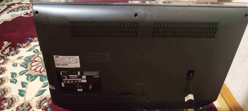 Телевизор  Самсунг .  Пишите