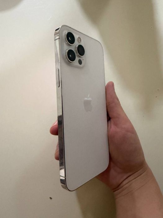 Продается iPhone 12 Pro Max 128 ГБ очень хорошем состоянии