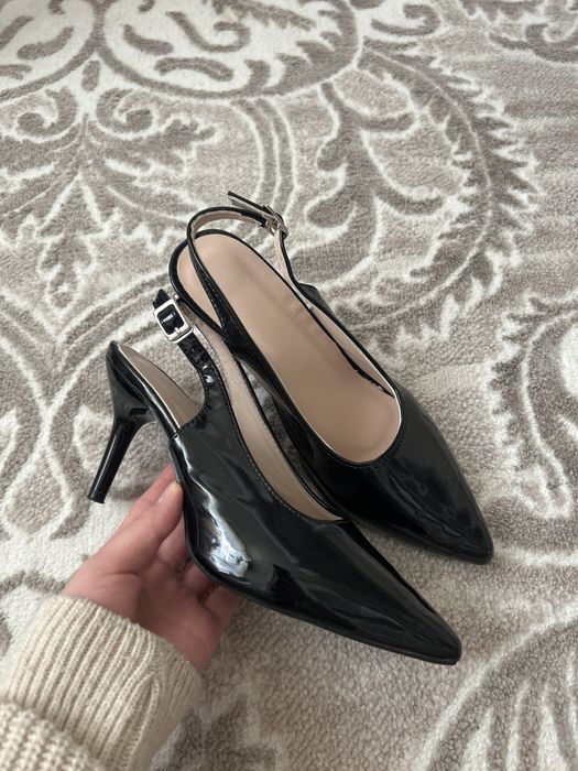 Продам стильные лаковые туфли