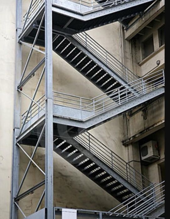 scări metalice galvanizate de incendiu