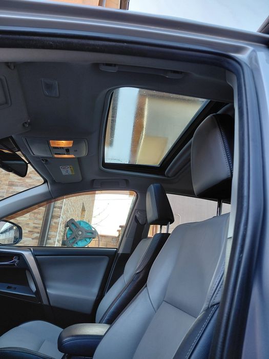 Vând Toyota Rav4 Hybrid