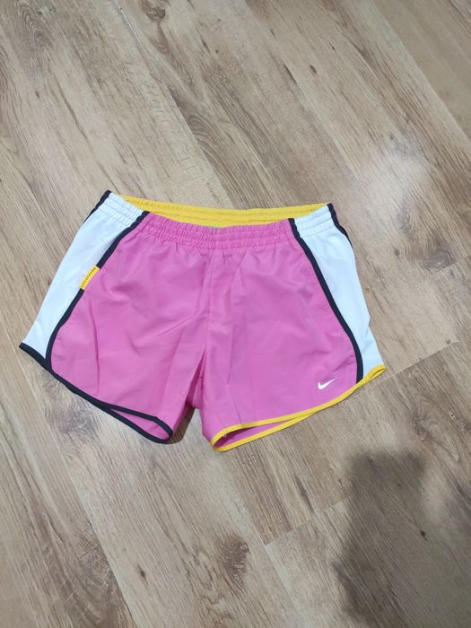 Pantaloni scurți de damă Nike mărimea S