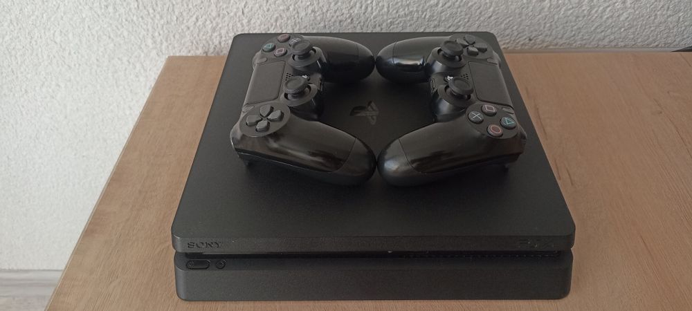 Playstation 4 slim