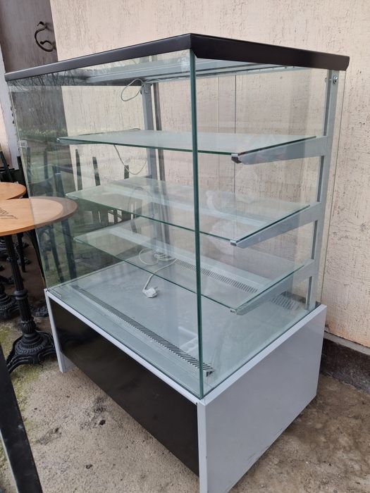 Витриный холодильник