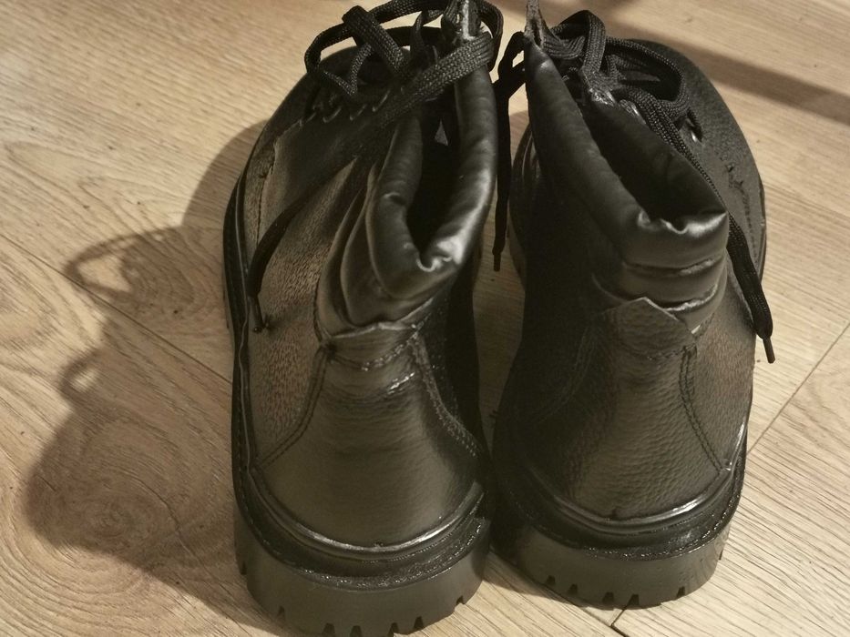 Bocanci de piele neagră 40