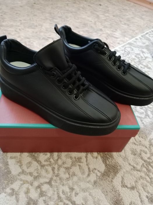 продам кроссовки