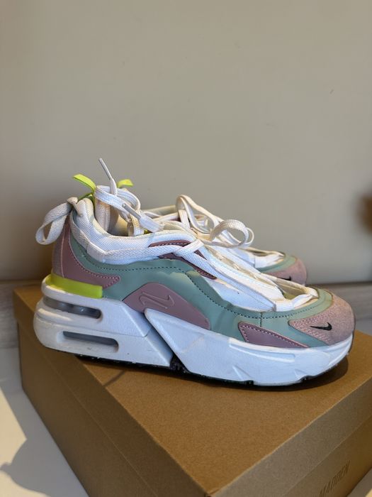 Маратонки Nike.