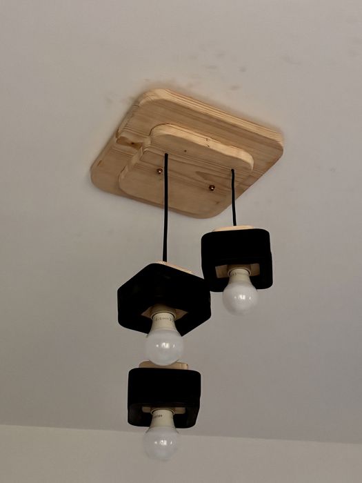 Lampă suspendată din lemn masiv – handmade, design modern și natural