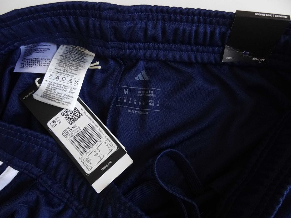 Adidas ,нов оригинален мъжки анцуг,размер М,цвят тъмносин.