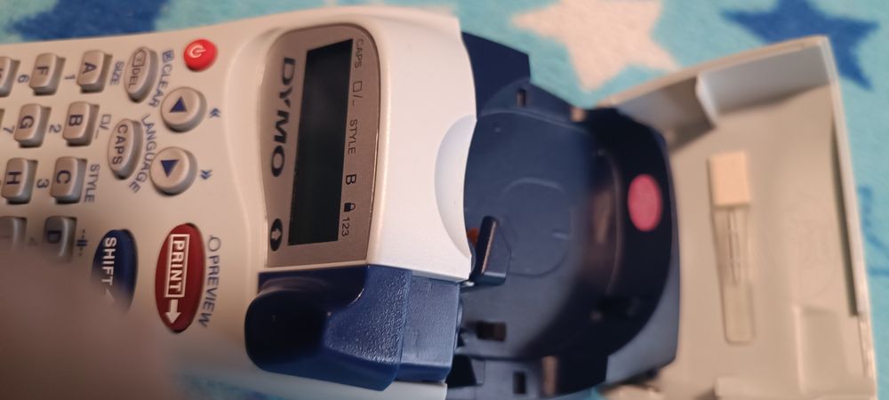 Etichetator portabil imprimanta