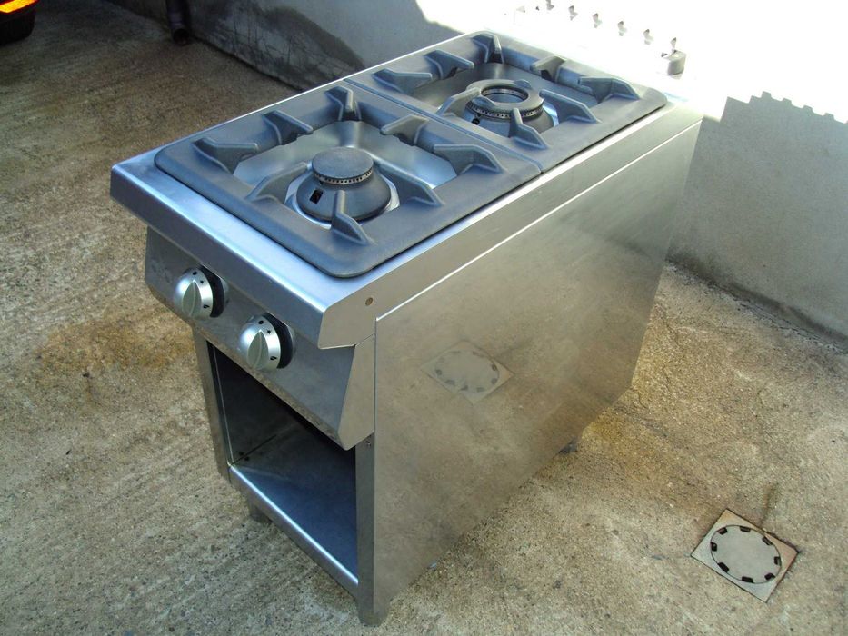 Професионален, италиански, газов котлон на база ,две горелки