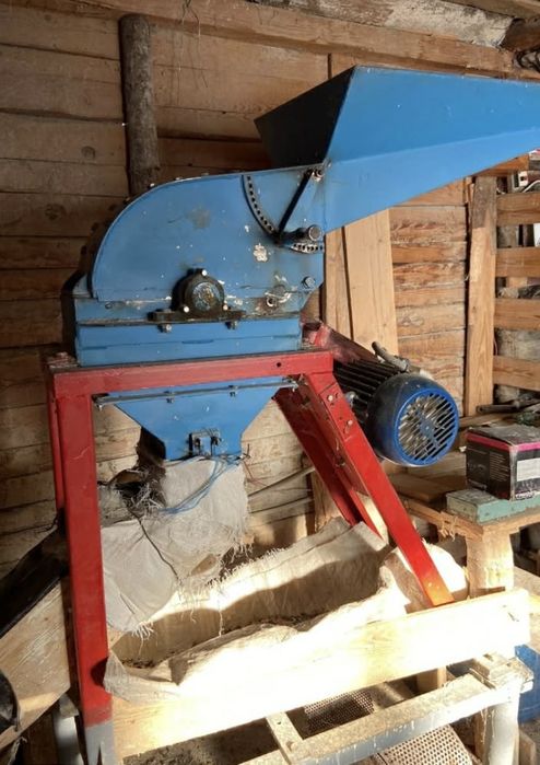 Moară ciocănele , doua motoare la ea !