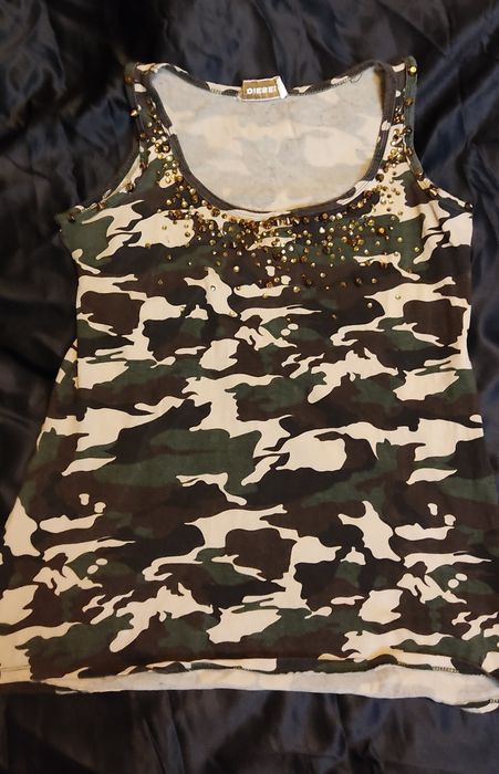 Colanți 3 sferturi camuflaj nike și maieu