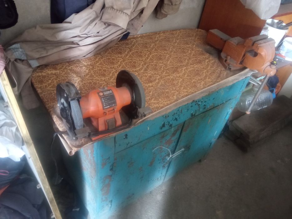 Верстак с Тисами и Точилкой