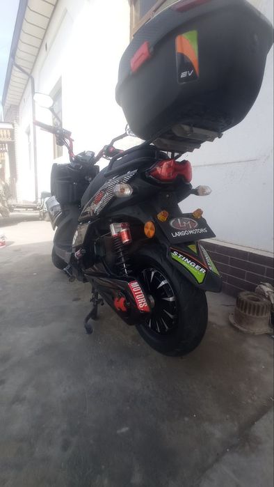 Redlayn skuter sotiladi