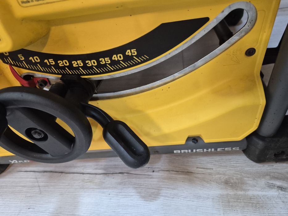 Fierăstrău circular de banc Dewalt