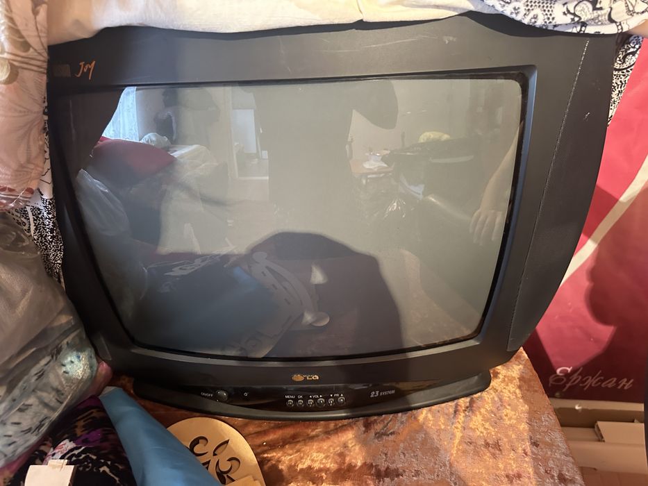 Телевизор LG.