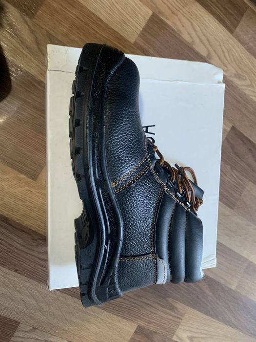 Продам ботинки зимние