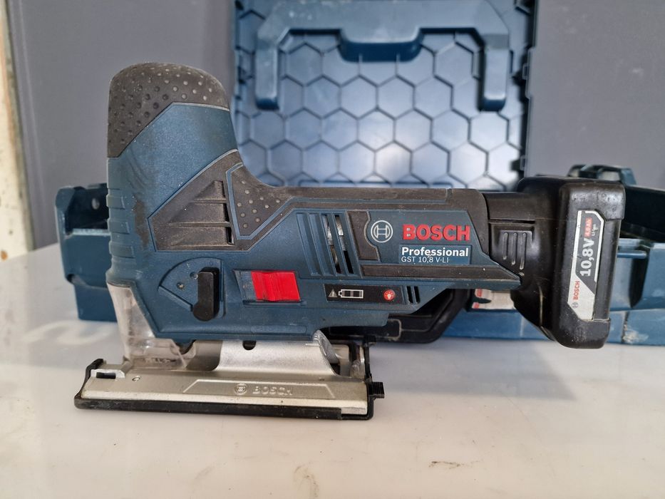 Bosch GST 10.8 зеге прободен трион