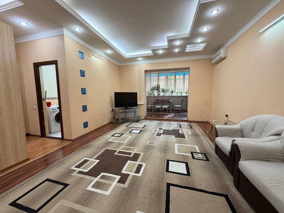 Продается 3х ком квартира, ориентир: гостиница Россия, 74м²