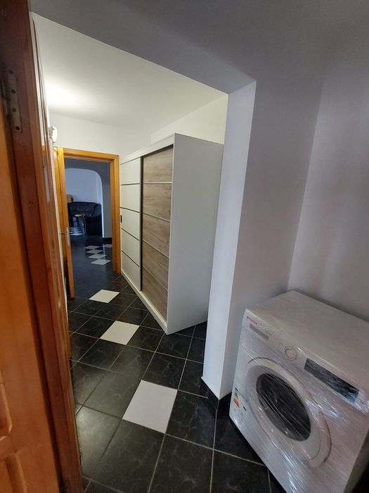 Închiriez apartament 3 camere
