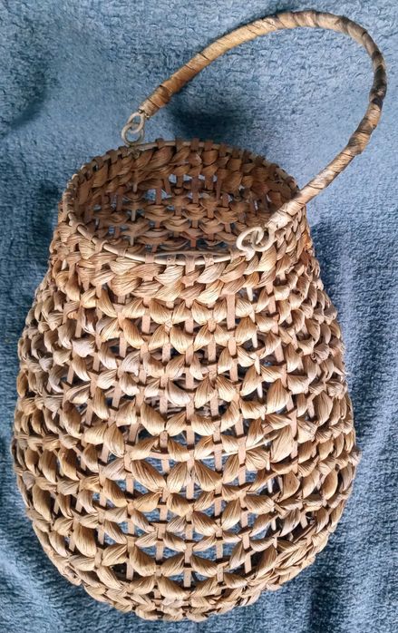 Плетен полилей. дърво