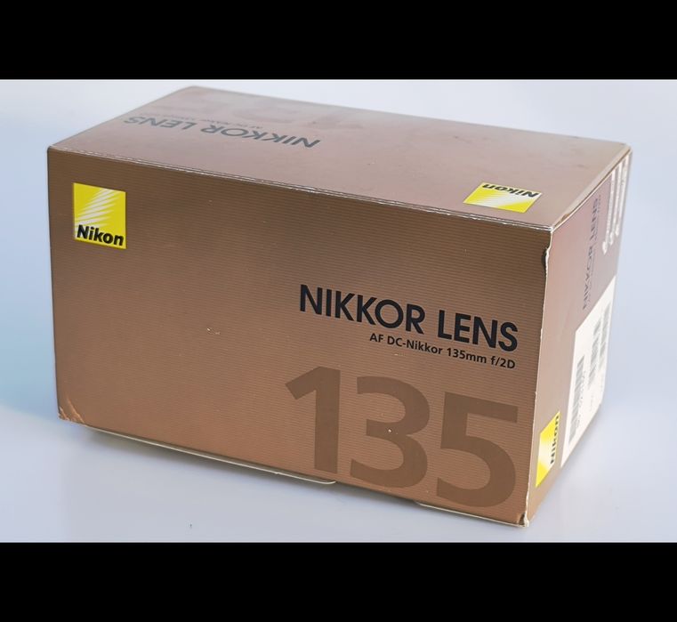 Nikon 135mm f/2D AF DC NIKKOR