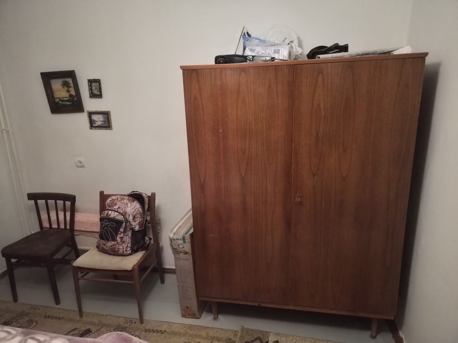 Шифанер, кровать, стол, стулья